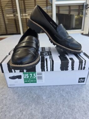 DV by Dolce Vita Crisp Black Penny Loafers Classic Moccasin Size 7.5